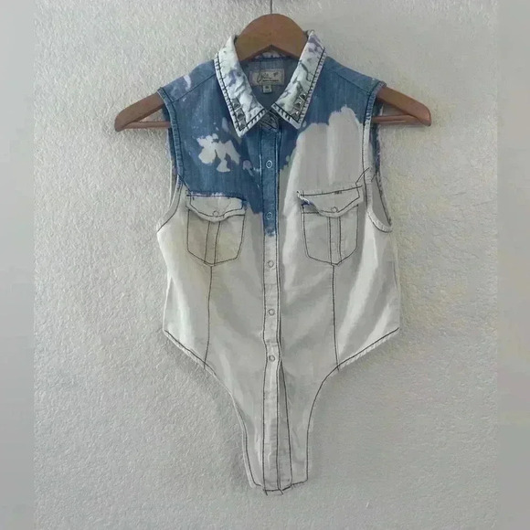 Chiquelle Sleeveless Bleached Denim Shirt Studded Collar Size Medium Tie Front - Picture 8 of 12
